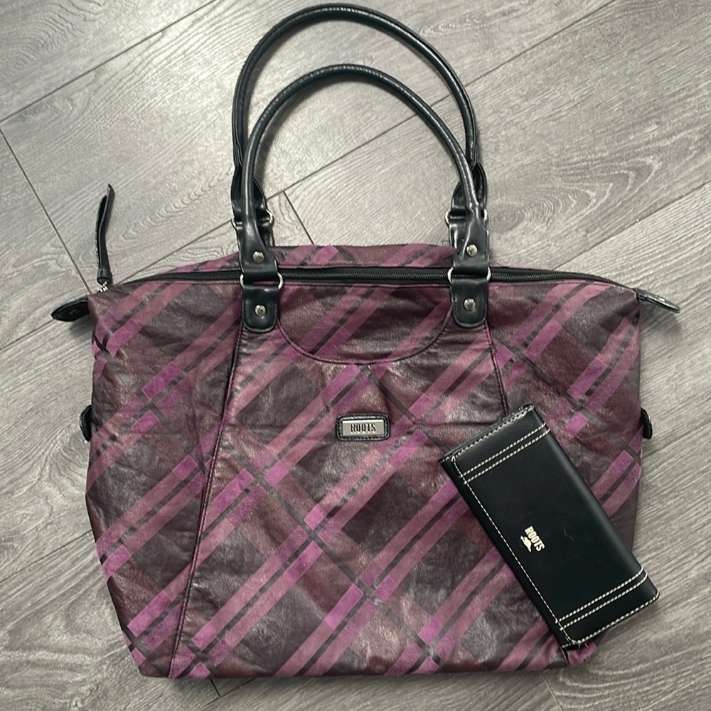ROOTS tote bag & wallet with white stitching